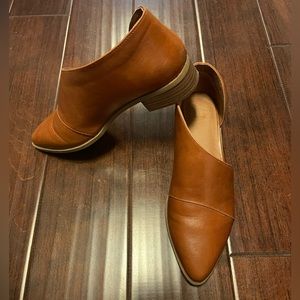 Universal Thread ankle boot